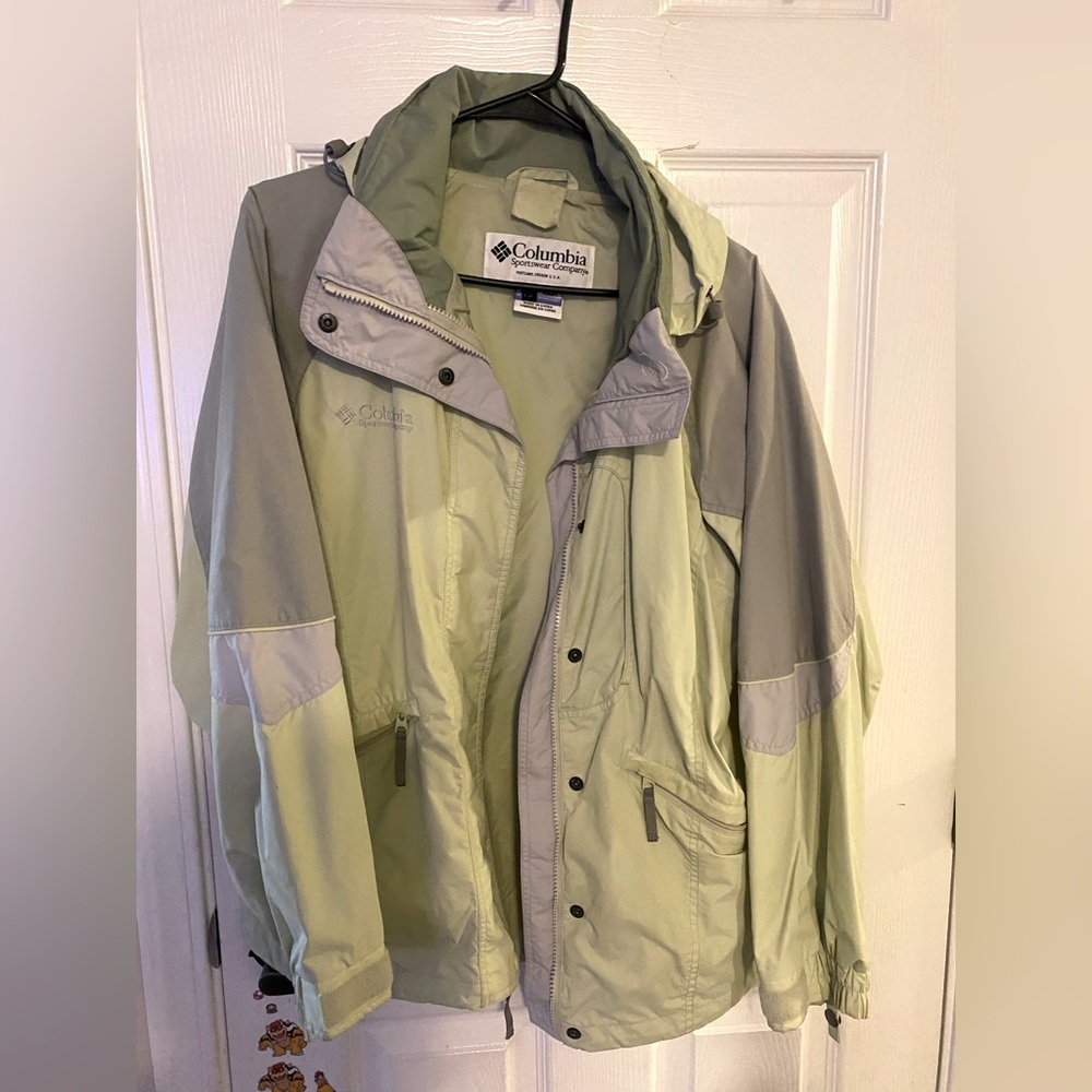 💰2/$10 Columbia top coat, light greenish gray, small